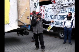 Lampedusa Demo Hamburg Redebeitrag eines Refugees english (Video Nr.6 von 8)