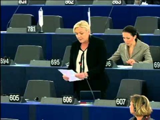 Marine Le Pen demande la suspension de Schengen