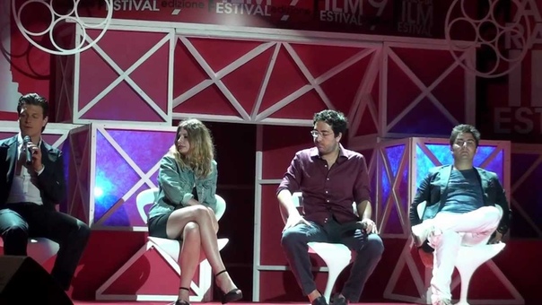 Mattero Rovere e il cast del film GLi Sfiorati intervistati sul palco del MGFF 2012 1