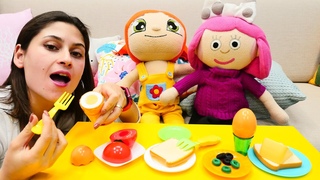 ocuklar iin eitici video. Ayse, Lili ve Smarta iin kahvalt hazrlyor. Kz oyunlar