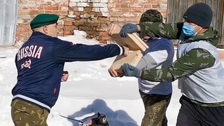 Разбивание досок голыми руками