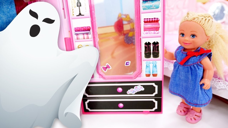 Trappole e fantasma finto per la babysitter Scherzi di Evi. La casa di Barbie in