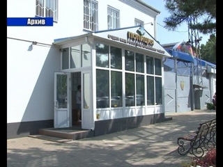 Двое мужчин, похитивших банкомат с деньгами, объявлены в розыск