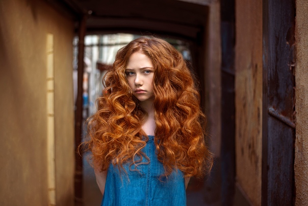 Doctor redhead long hair screaming