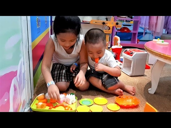 Gia Linh và em Cò chơi trò chơi tạo bữa cơm gia