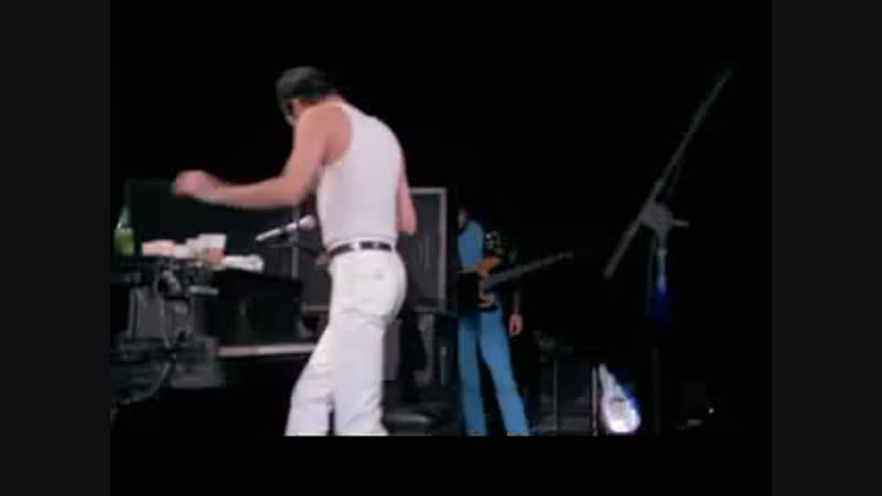 Queen play the game