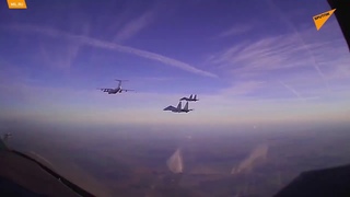 Un ravitaillement en vol filmé depuis la cabine d’un Su-34