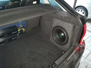 Короб под сабвуфер в крыло на тойота корона премио. Саб в крыло. Саб в крыло. Сабвуфер в крыло ваз 2115. Сабвуфер стелс.