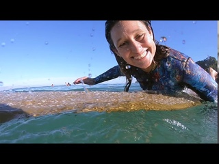 100% Nachhaltiges Sufgear - for women by women: Surf Ikone KASSIA MEADOR designt erneut fr Dakine
