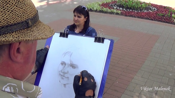 Художник портретист в Гомельском парке. a portrait painter in the Gomel