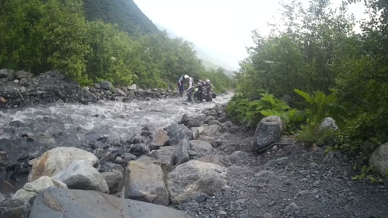 Подъем к Мидаграбинским водопадам на BMW 1200 GS и 1250