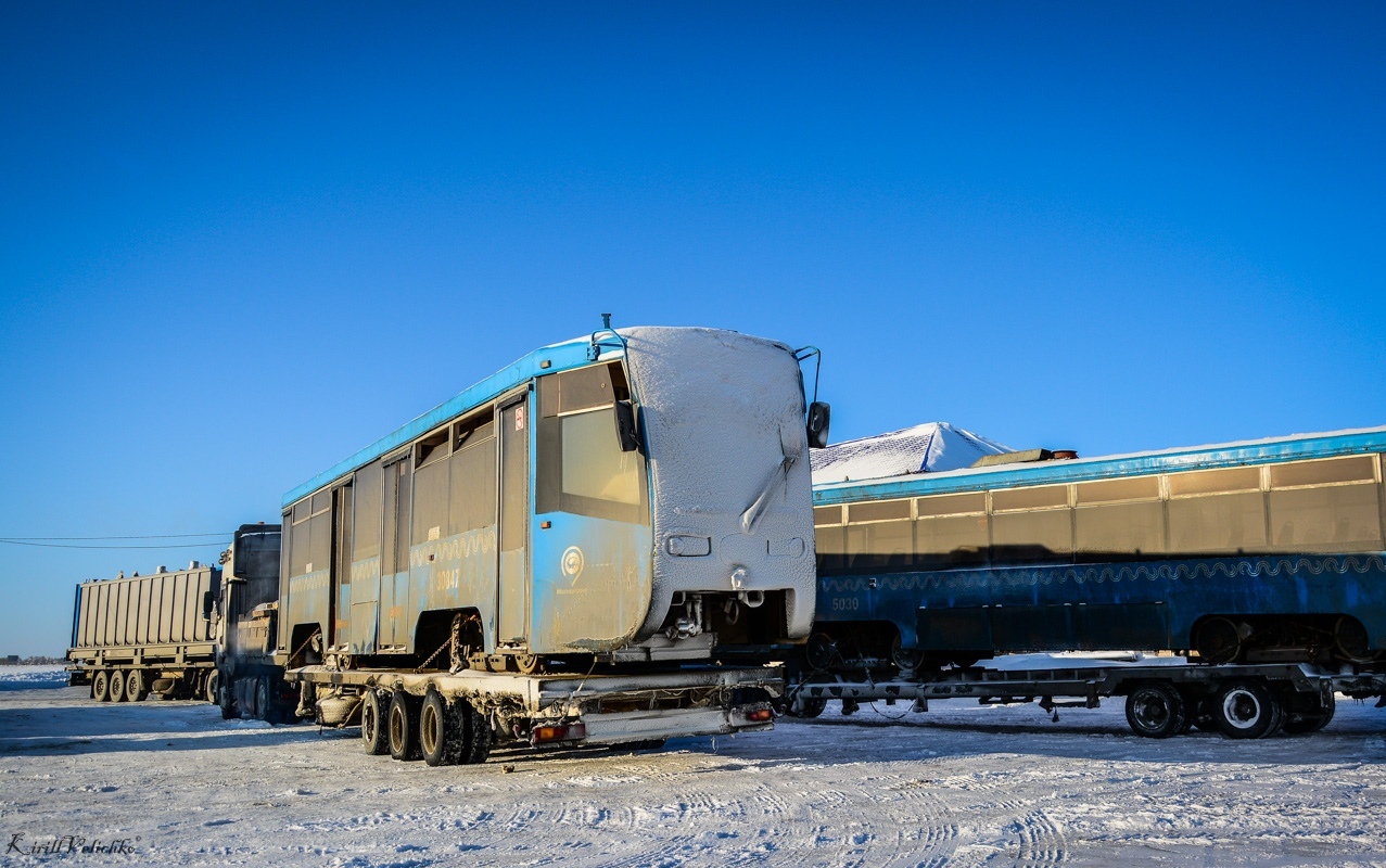 МОСКОВСКИЕ ТРАМВАИ НА ПОЛПУТИ К СВОЕМУ НОВОМУ МЕСТУ РАБОТЫ Это картинка