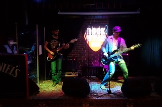Revolver live in Rockstar Bar (2)