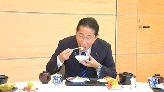 Japan PM eats 'safe and delicious' Fukushima fish amid nuclear plant water row | AFP