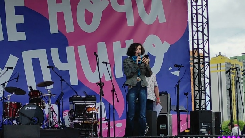 АллА Зиневич читает стихи на фестивале Белые ночи в Купчино
