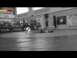 Молниеносный нокаут от Артура Свиридова!