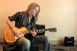 Doug Aldrich (Whitesnake): “Slow Blues Loop“ using Ditto Looper & Flashback x4