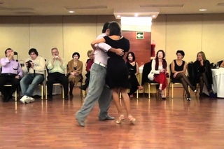 Sebastian Achaval y Roxana Suarez  “Tristeza de la calle Corrientes“